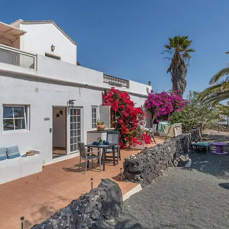 Casa Eden * Tías