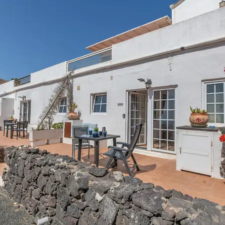 Casa Eden * Tías