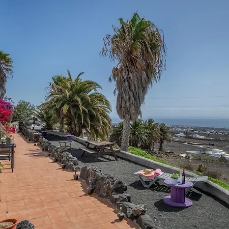 Casa Eden * Tías
